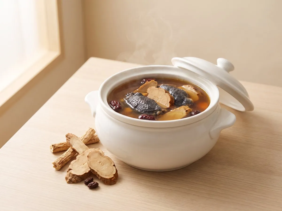 Double-boiled chicken with notoginseng (tienchi)