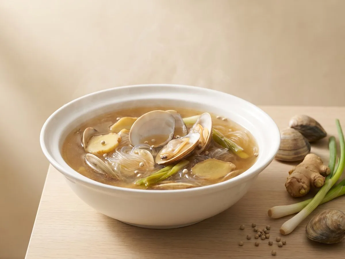 Ginger-scallion clam soup / "oil-and-salt-water" clam and glass noodle soup