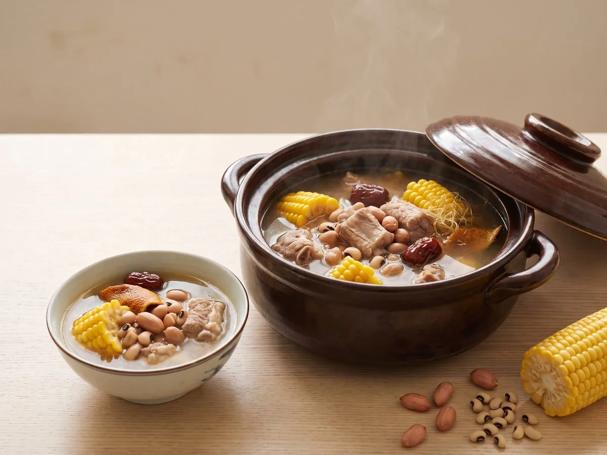 Peanut, black-eyed pea and corn soup with pork ribs