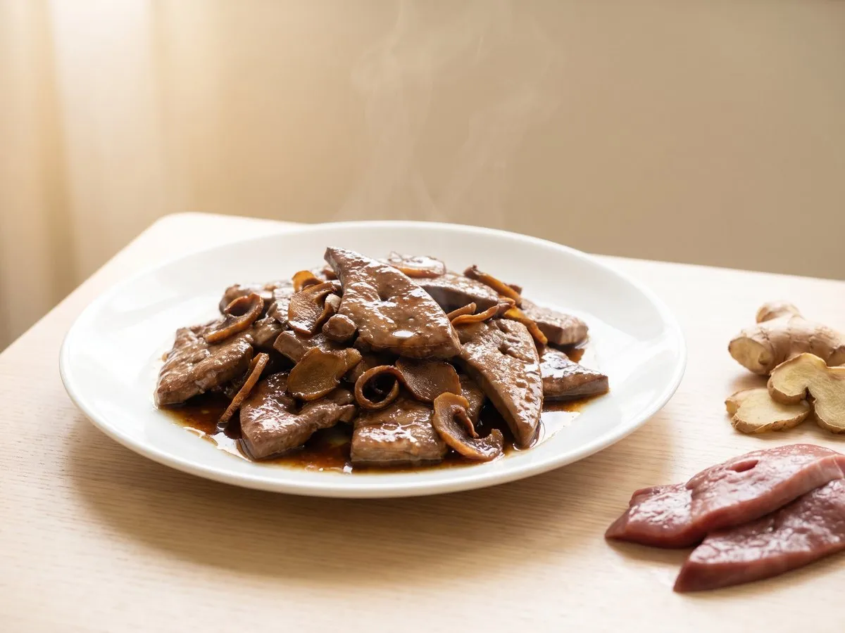 Pork liver stir-fried in black sesame oil (麻油炒豬肝)